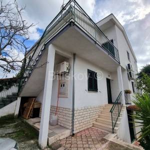 Seget Vranjica, dvojna kuća s 3 stana, prodaja