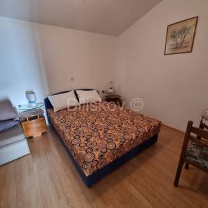 Seget Vranjica, dvojna kuća s 3 stana, prodaja