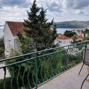 Seget Vranjica, dvojna kuća s 3 stana, prodaja