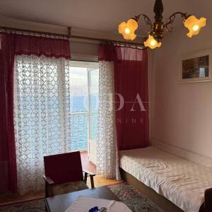 Senj - stan s otvorenim pogledom na more, blizu centra