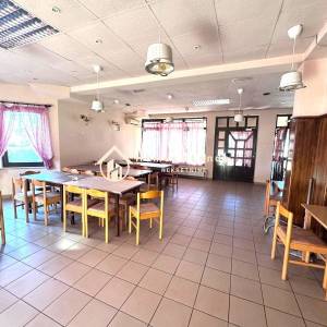 Sesvete,opremljen restoran i skladište cca 300m2 s 10 parkinga+garaža 