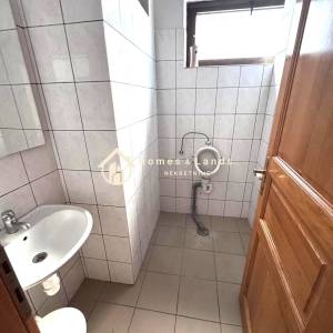 Sesvete,opremljen restoran i skladište cca 300m2 s 10 parkinga+garaža 