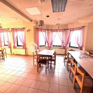 Sesvete,opremljen restoran i skladište cca 300m2 s 10 parkinga+garaža 