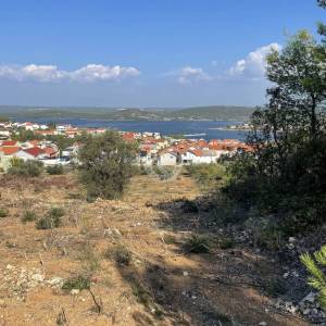Šibenik - Bilice, građevinsko zemljište 5000 m2, pogled na more