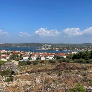 Šibenik - Bilice, građevinsko zemljište 5000 m2, pogled na more