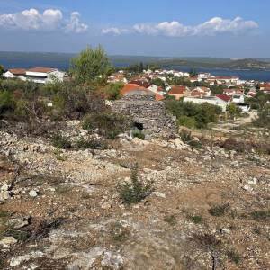 Šibenik - Bilice, građevinsko zemljište 5000 m2, pogled na more
