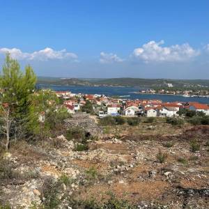 Šibenik - Bilice, građevinsko zemljište 5000 m2, pogled na more
