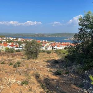 Šibenik - Bilice, građevinsko zemljište 5000 m2, pogled na more