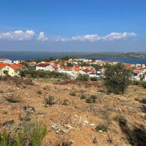 Šibenik - Bilice, građevinsko zemljište 5000 m2, pogled na more