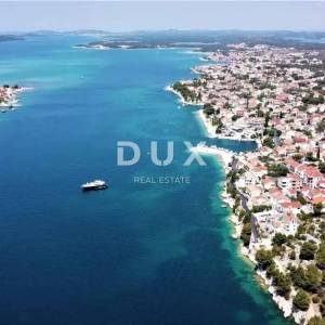 ŠIBENIK, BRODARICA – GRAĐEVINSKO ZEMLJIŠTE 1040 m², 550 m OD MORA – IDEALNO ZA IZGRADNJU STAMBENE ZGRADE!