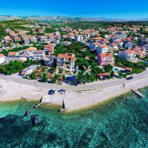 ŠIBENIK, BRODARICA – GRAĐEVINSKO ZEMLJIŠTE 1040 m², 550 m OD MORA – IDEALNO ZA IZGRADNJU STAMBENE ZGRADE!