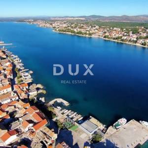 ŠIBENIK, BRODARICA – GRAĐEVINSKO ZEMLJIŠTE 1040 m², 550 m OD MORA – IDEALNO ZA IZGRADNJU STAMBENE ZGRADE!