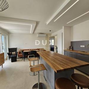 ŠIBENIK, BRODARICA - NOVOGRADNJA, Luksuzno namješten trosoban stan u prizemlju s dvorištem