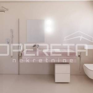 Šibenik, centar – kuća u izgradnji, 3 etaže, terasa