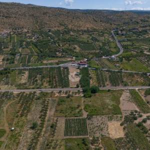 Šibenik, Jadrtovac - Građevinsko i Pašno Zemljište 3978m2 u Atraktivnoj Lokaciji