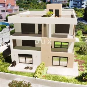 ŠIBENIK, SRIMA – Ekskluzivni stan u prizemlju, 70 m od mora i plaže – rijetkost na tržištu