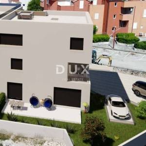 ŠIBENIK, SRIMA – Ekskluzivni stan u prizemlju, 70 m od mora i plaže – rijetkost na tržištu