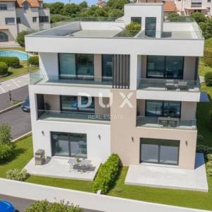 ŠIBENIK, SRIMA – Luksuzni penthouse s krovnom terasom, pogledom na more i liftom, 70 m od plaže