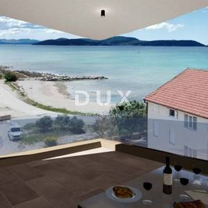 ŠIBENIK, SRIMA – Moderan stan u novogradnji s pogledom na more, 70 m od plaže, lift