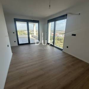 ŠIBENIK, VODICE - Dvojna kuća s bazenom i panoramskim pogledom na more