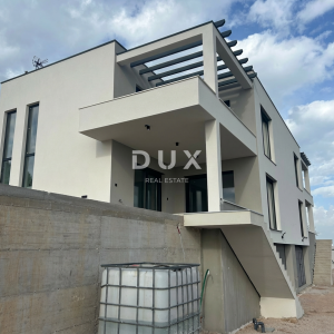 ŠIBENIK, VODICE - Dvojna kuća s bazenom i panoramskim pogledom na more