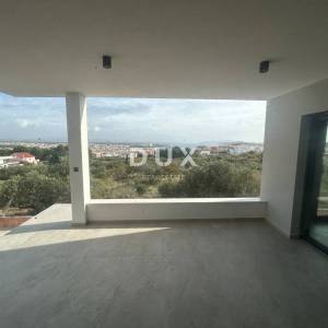 ŠIBENIK, VODICE - Dvojna kuća s bazenom i panoramskim pogledom na more i Vodice