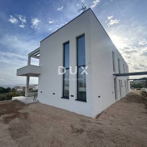 ŠIBENIK, VODICE - Dvojna kuća s bazenom i panoramskim pogledom na more i Vodice