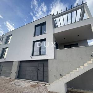 ŠIBENIK, VODICE - Dvojna kuća s bazenom i panoramskim pogledom na more i Vodice