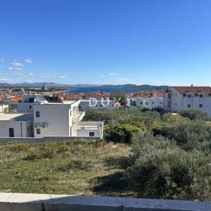 ŠIBENIK, VODICE – Dvosoban stan u novogradnji na vrhunskoj lokaciji sa predivnim pogledom na more!