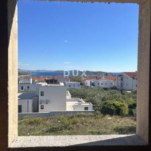 ŠIBENIK, VODICE – Dvosoban stan u novogradnji! POGLED NA MORE! PRILIKA!