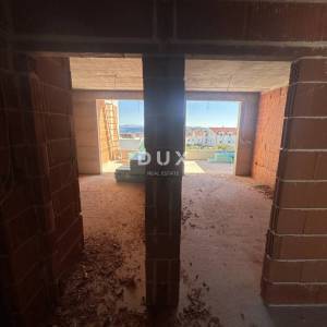 ŠIBENIK, VODICE – Dvosoban u novogradnji s velikom terasom i prelijepim pogledom na more!