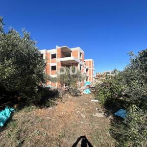 ŠIBENIK, VODICE – Dvosoban u novogradnji s velikom terasom i prelijepim pogledom na more!