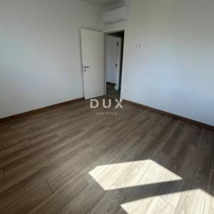 ŠIBENIK, VODICE – Luksuzni dvoetažni stan s okućnicom, 200 m od plaže