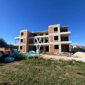 ŠIBENIK, VODICE – Trosoban stan u novogradnji s prelijepim pogledom na more!