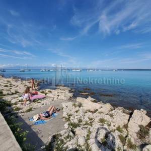 SILBA - GRAĐ. ZEMLJ. - 1.910m2***PRILIKA***