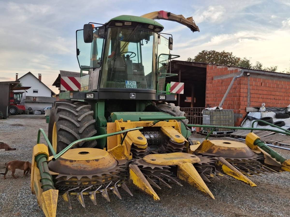Silokombajn john deere 6810