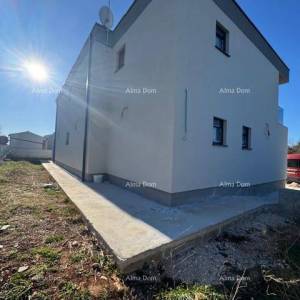 Šišan. Novoizgrađena kuća sa bazenom