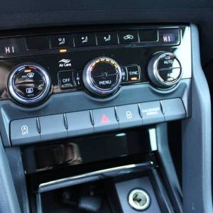 Škoda Karoq 2.0 TDi DSG *NAVIGACIJA, KAMERA*