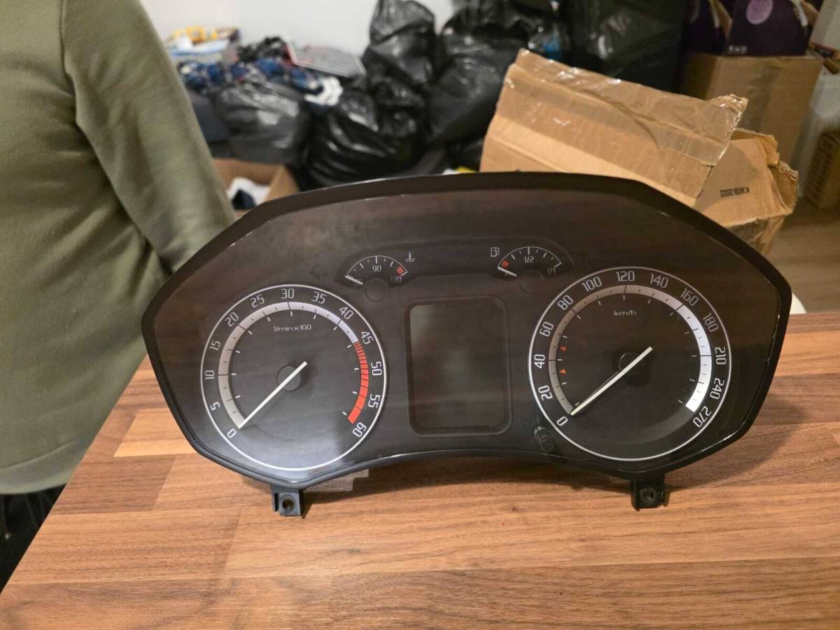 Škoda Octavia 2 facelift TDI RS - Kilometar sat