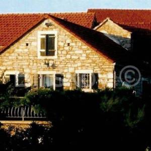 Šolta, Gornje Selo kamena kuća 190 m2, parcela 800 m2