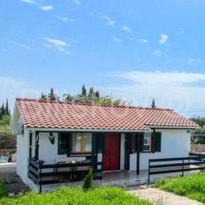 Šolta, Grohote-kuća s bazenom u centru