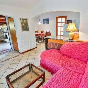 Šolta, samostojeća kuća 2.red od mora, parcela 1656 m2