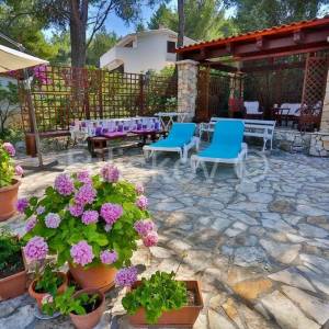 Šolta, samostojeća kuća 2.red od mora, parcela 1656 m2