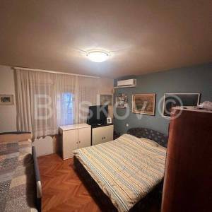 Split, Bačvice - dvosoban stan u manjoj zgradi, prodaja