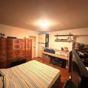 Split, Bačvice - dvosoban stan u manjoj zgradi, prodaja