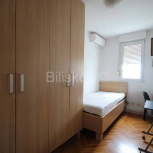 Split, Brodarica, prodaja trosoban stan103m2, parking 27m2