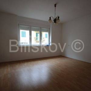 Split, centar, dvosoban stan 60m2 na 2.katu stambene zgrade