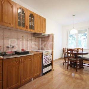 Split, centar, dvosoban stan 60m2 na 2.katu stambene zgrade