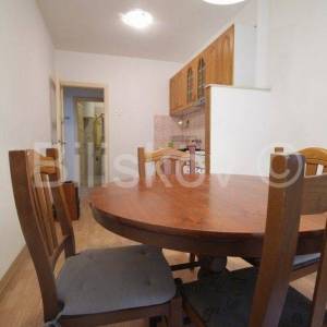 Split, centar, dvosoban stan 60m2 na 2.katu stambene zgrade