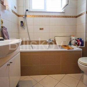 Split, Dragovode dvosoban stan 70 m2, terasa 75 m2 i parking 17 m2